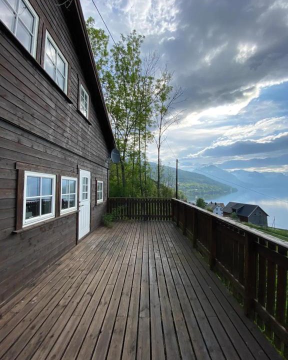 Stryn House | Stryn - Faleide -hytte med fjord og fjell utsikt