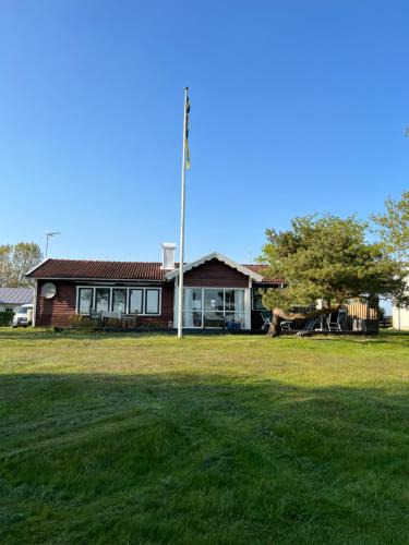 Tvaaker House | Stuga i Björkäng med havsutsikt!