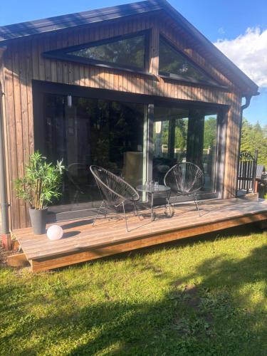 Tibro House | Stuga med spabad närhet till sjön Örlen