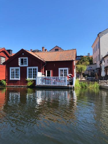 Eskilstuna Cabin | Stugan med Bryggan i Gamla Staden