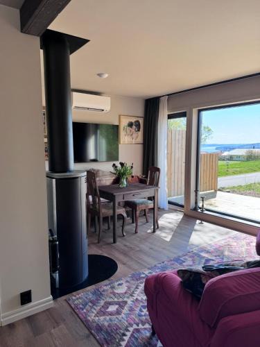 Habo House | Stugor på Vättervy Glamping med fantastisk utsikt