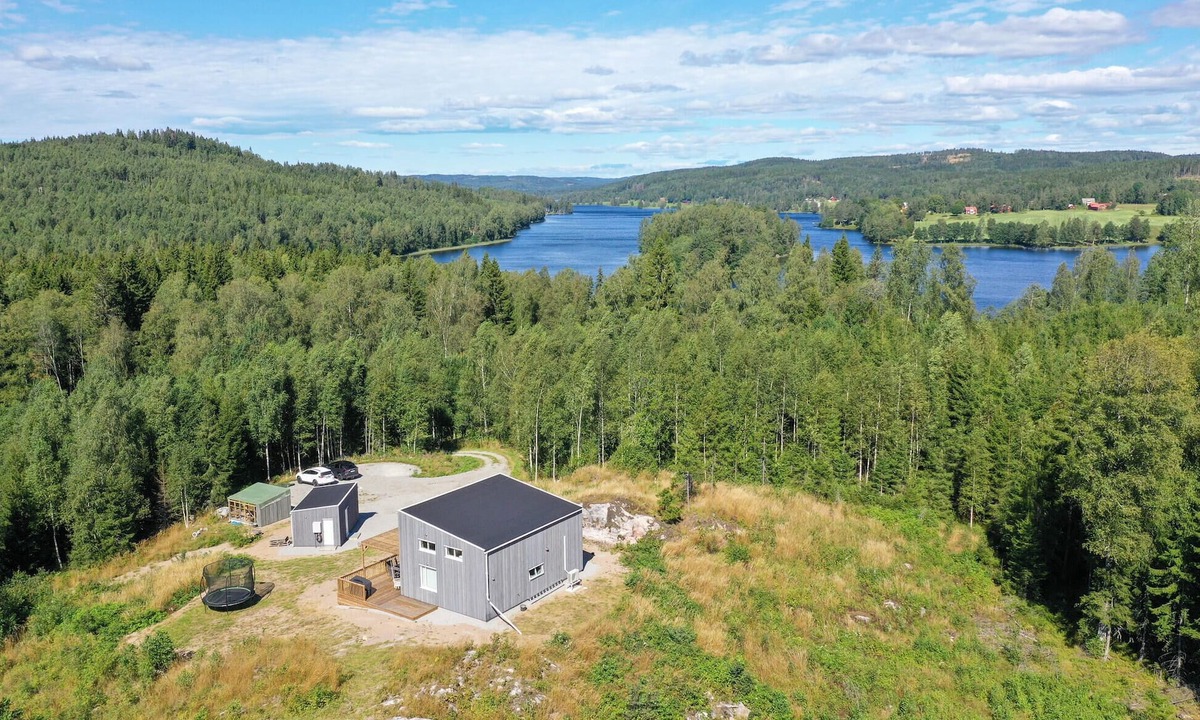 Mangskog House | Stunning home in åstenäs with WiFi