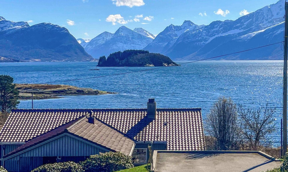 Alesund House | Stunning home in ålesund with house sea view