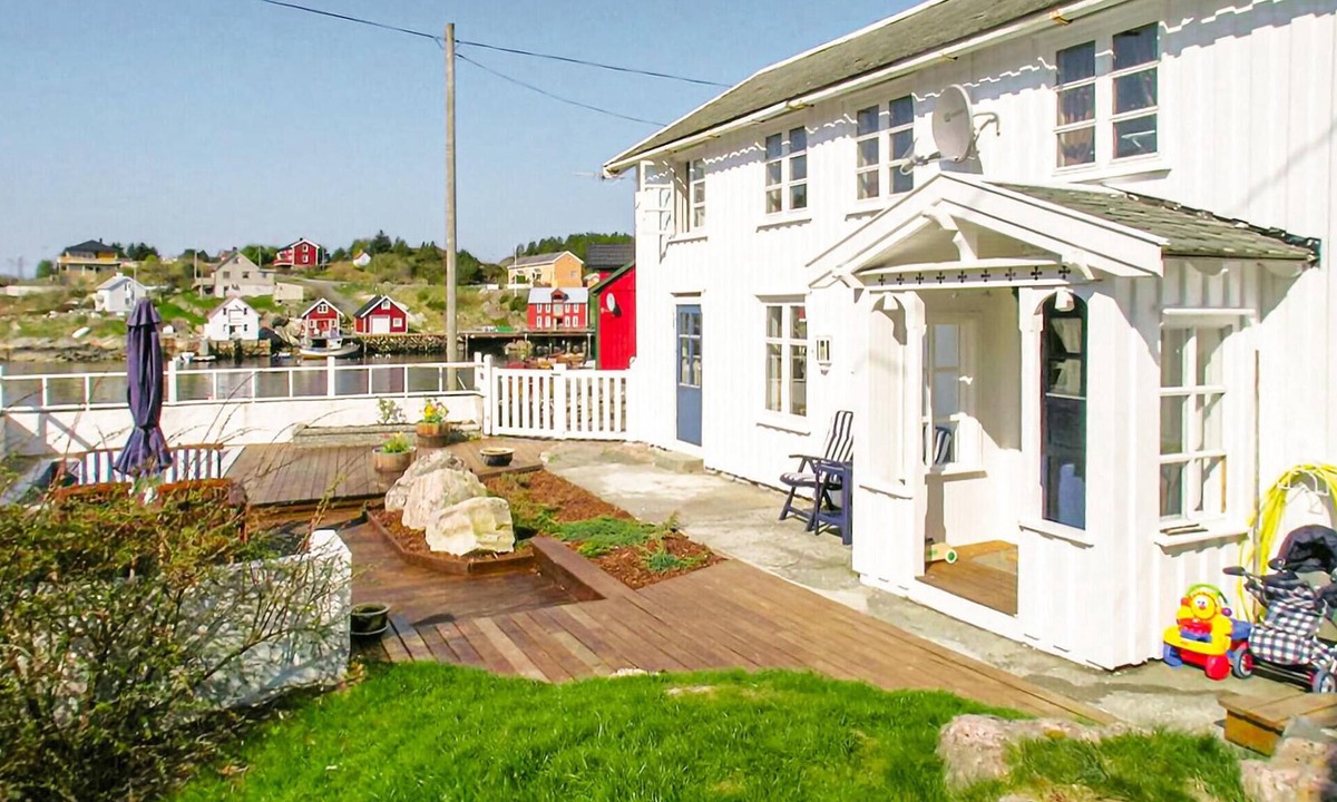 Averoy Municipality House | Stunning home in Averøy with house sea view