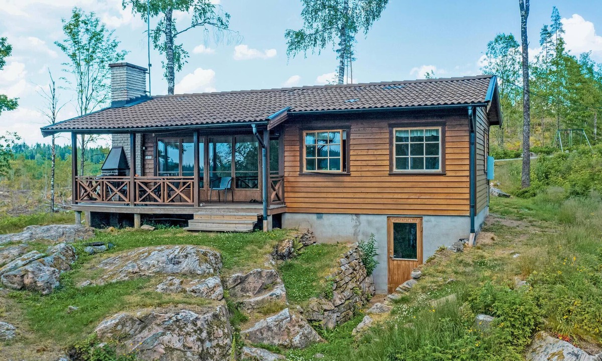 Vathult House | Stunning home in Gislaved with sauna