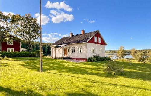 Klassbol House | Stunning Home In Klässbol With Kitchen
