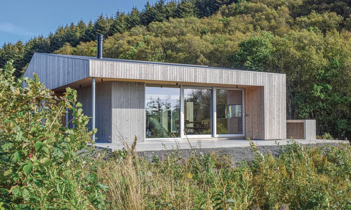 Lyngdal House | Stunning home in Lyngdal with kitchen
