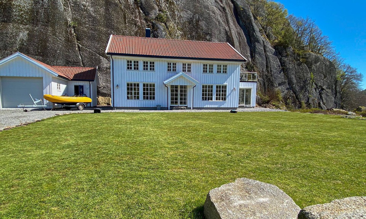 Lyngdal House | Stunning home in Lyngdal with WiFi