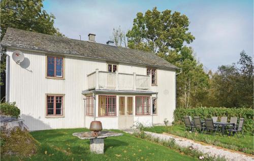 Annolfsbyn House | Stunning Home In Mellerud With Wifi