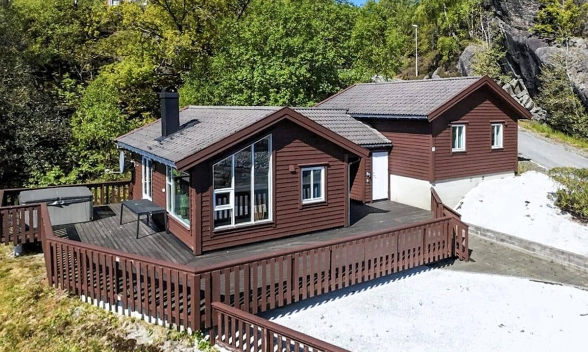 Hervik House | Stunning home in Nedstrand with sauna
