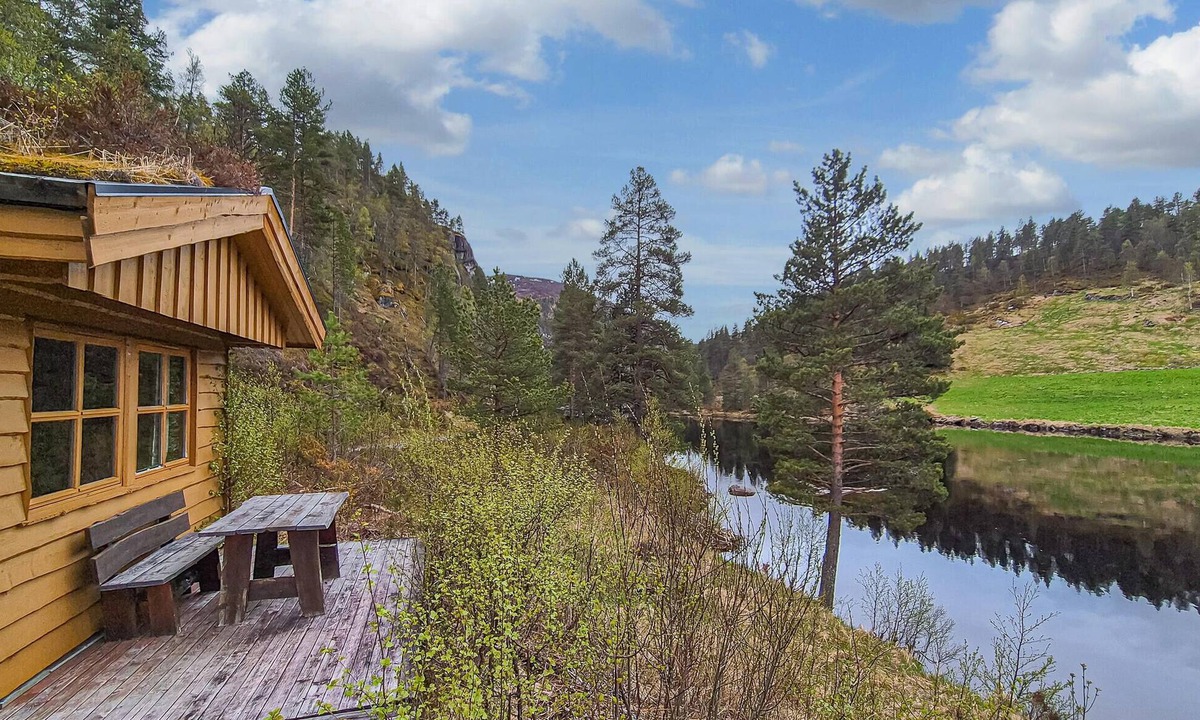 Tjørhom House | Stunning home in Tjørhom with sauna