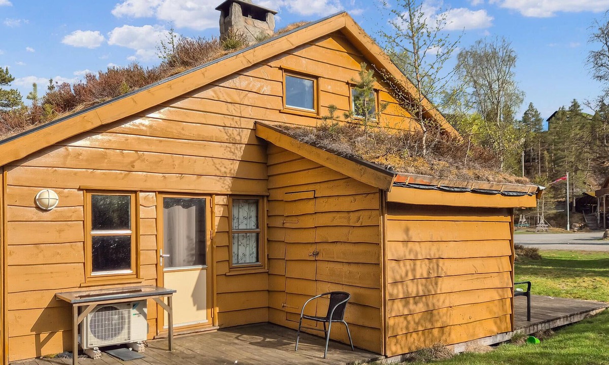 Tjørhom House | Stunning home in Tjørhom with sauna