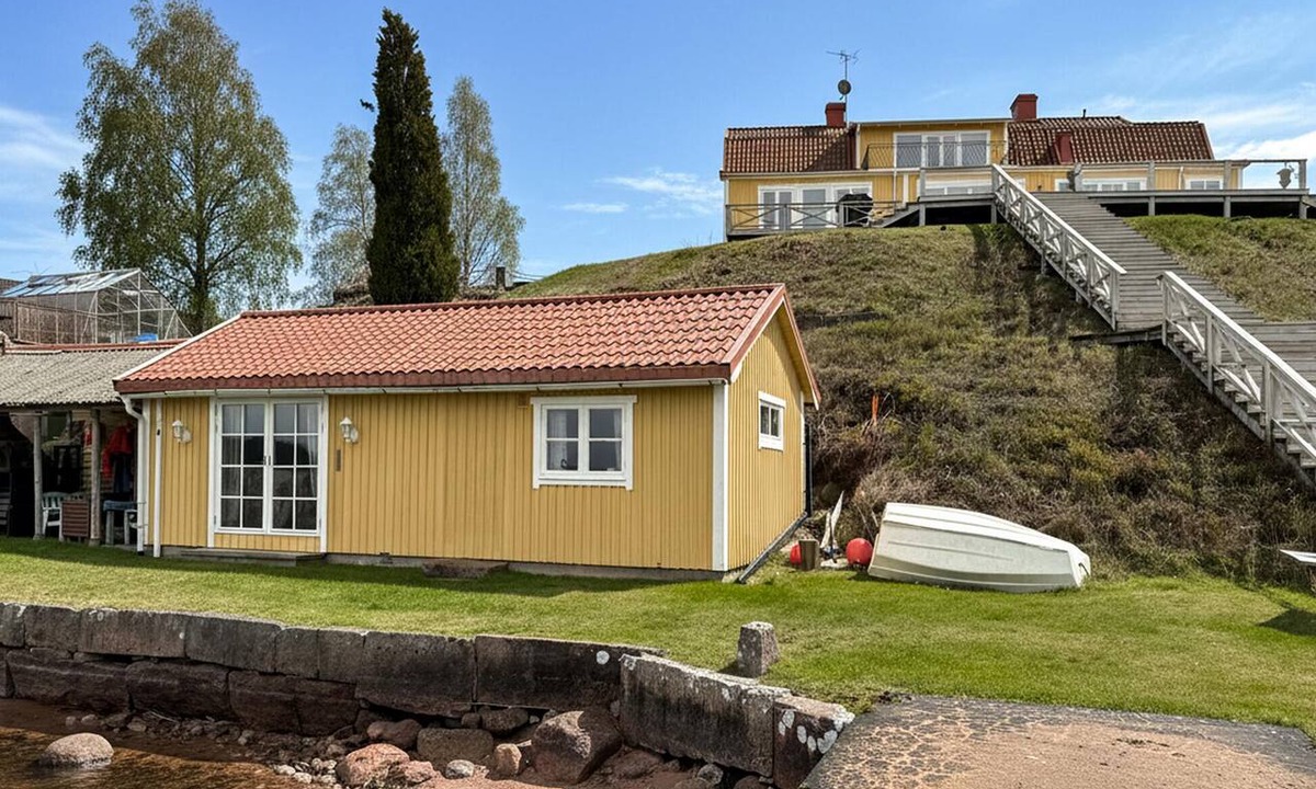 Tranas Municipality House | Stunning home in Tranås with lake view