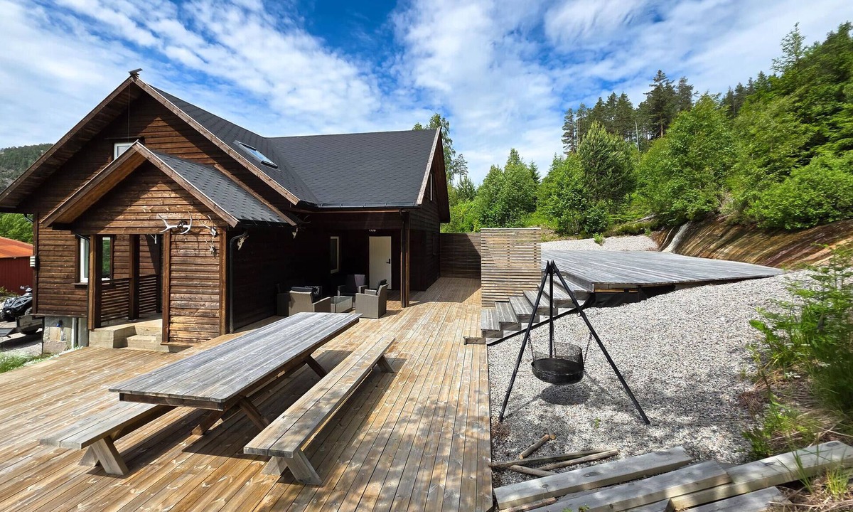 Nissedal House | Stunning home in Treungen