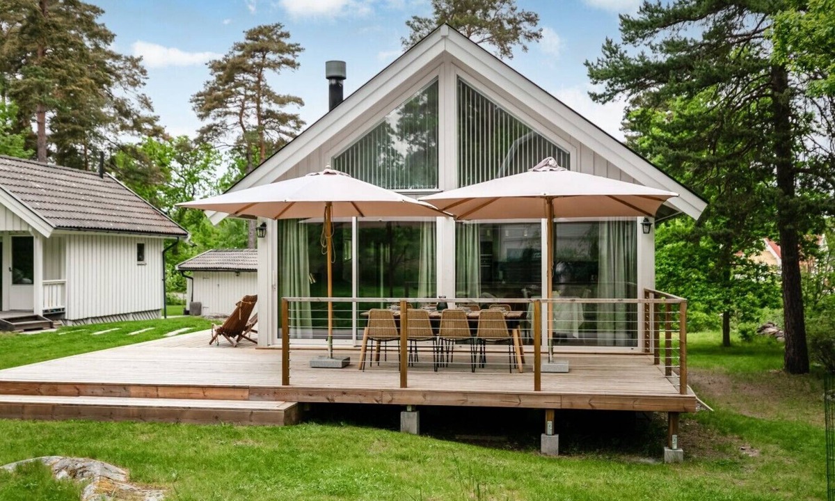 Saltsjobaden House | Stylish 3-Bedroom Home by Forest & Swimming Spots