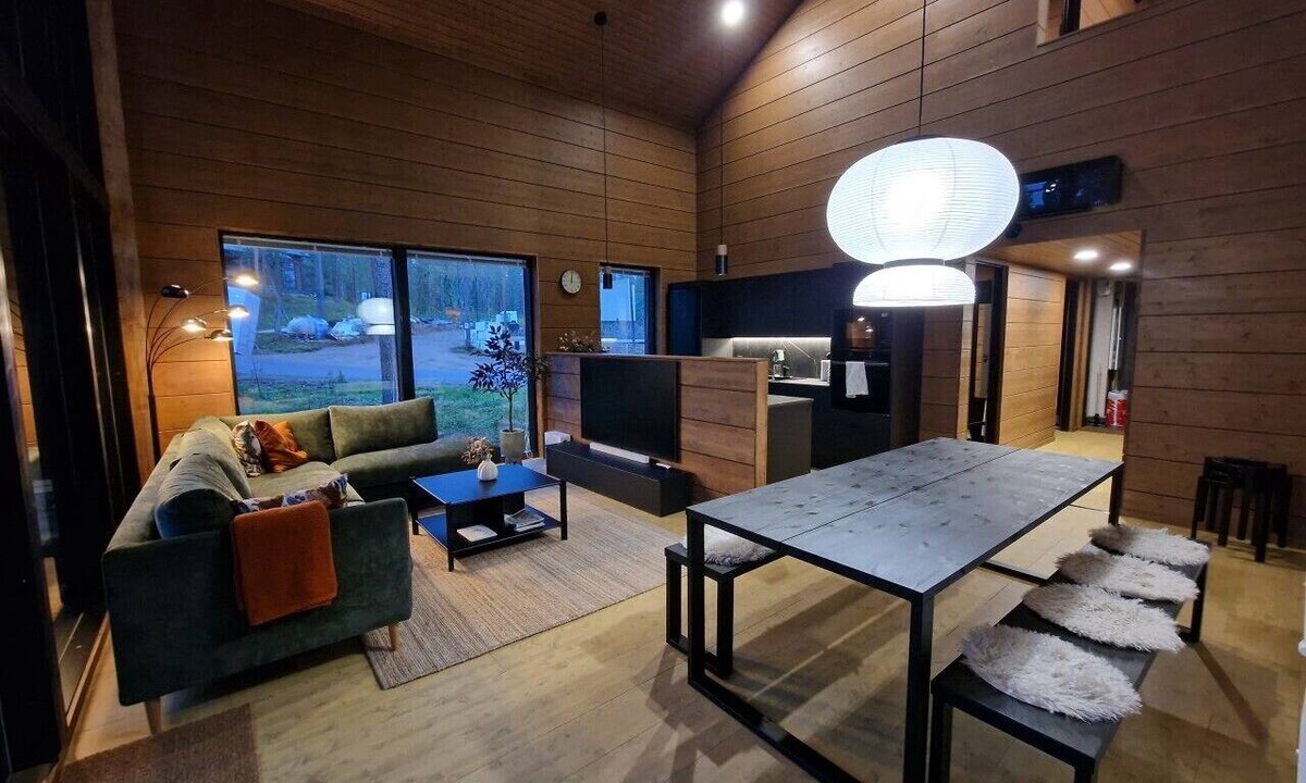 Akaslompolo Villa | Stylish 4BR Villa for 10 | Private Jacuzzi & Sauna