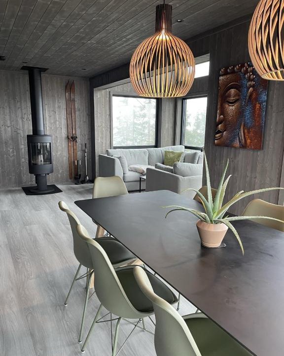 B House | Stylish cabin at Lifjell with jacuzzi and sauna