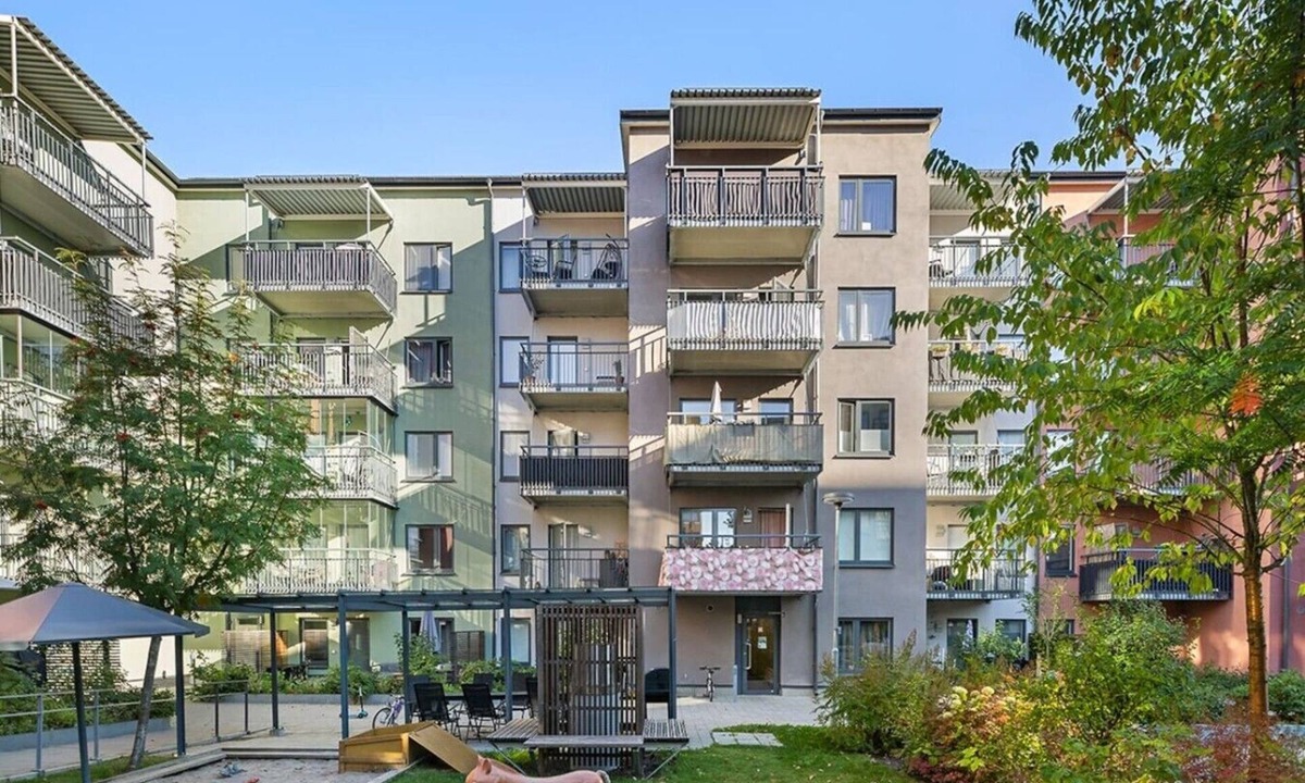 Skarholmen Apartment | Stylish Sätra Apartment with Balcony Near Metro