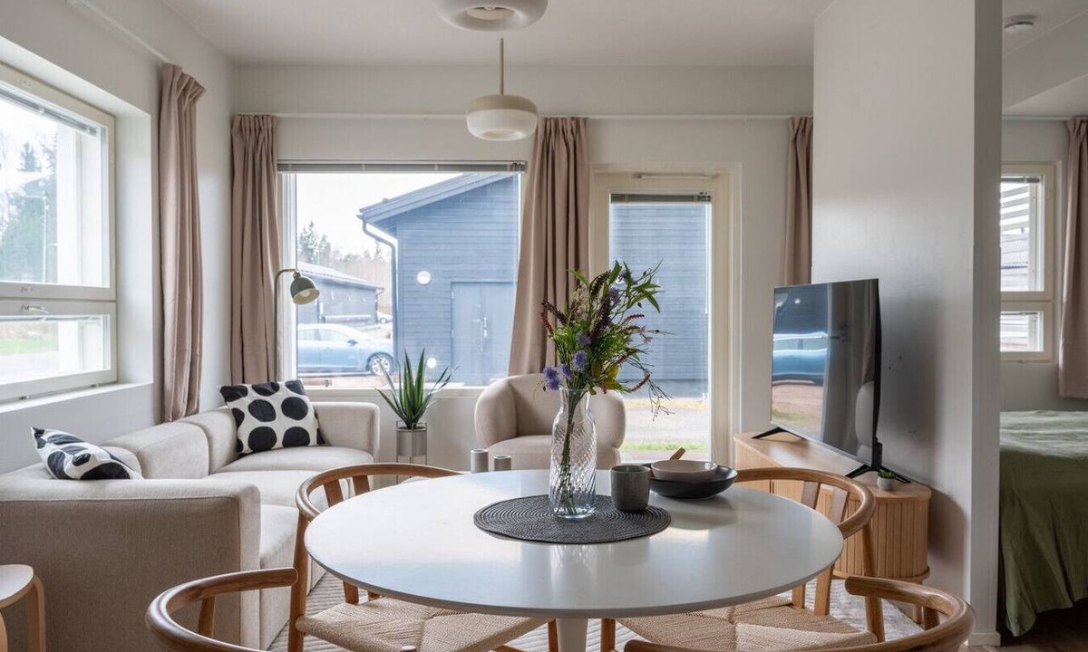 Renko Apartment | Stylish two-storey home, parking and sauna