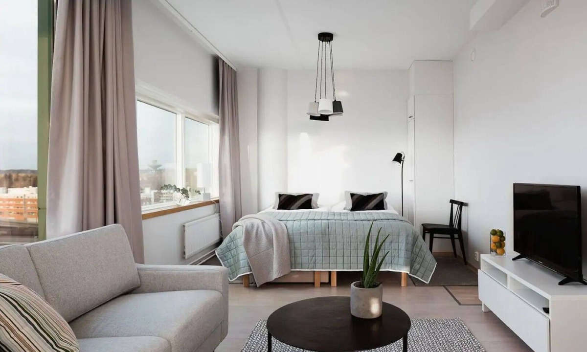 Tammisalo Apartment | Suite style apartment overlooking rooftops (42)