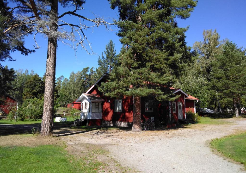 Bergvik House | Sunny Hill Cottage