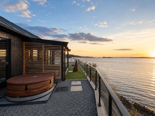 Askvoll House | Sunset Island Retreat, Ocean Cabin with Hot Tub