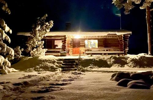 Rovaniemi Ski Chalet | Suvantokoto Riverside Log Cabin