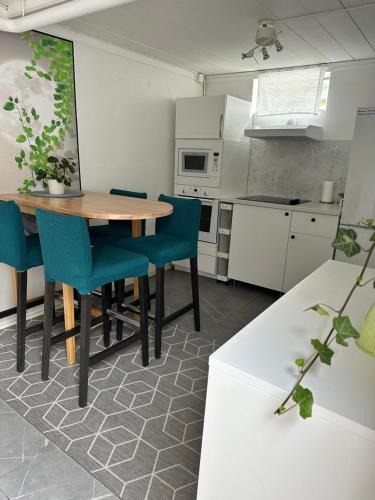 Kalmar Apartment | Sval källarlägenhet på natur- och havsnära Stensö