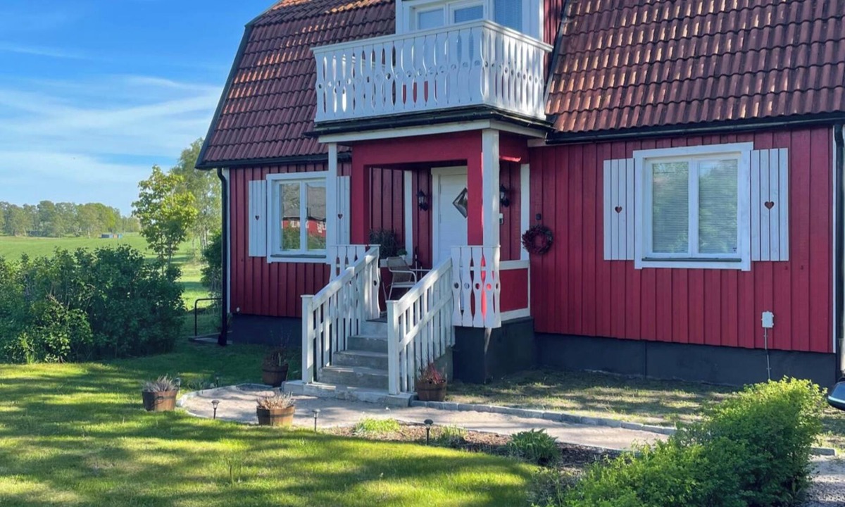 Vittsjo Cottage | Swedish Cottage near a lake