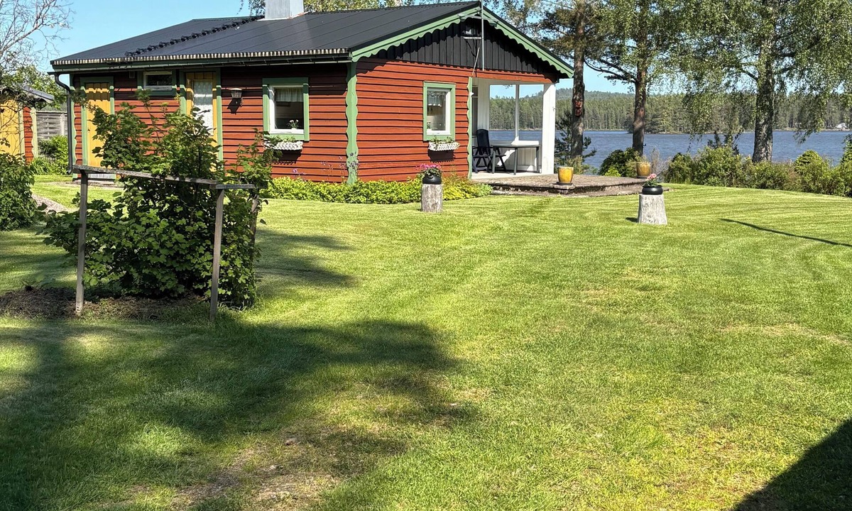 Storfors House | Swedish house directly on the lake with motorboat & own boat ramp