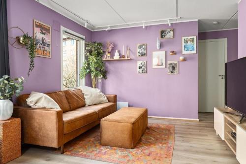Toyen Apartment | The Cozy Violet Hideaway