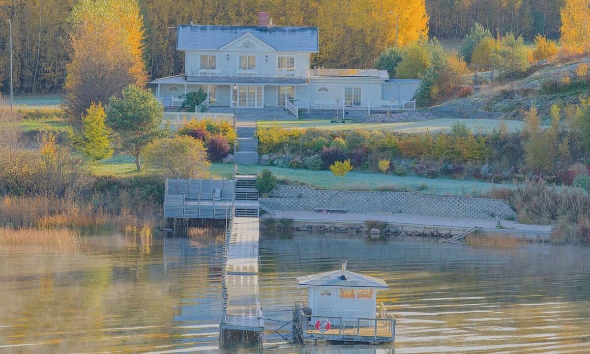 Askersund Municipality Villa | The Dream House By The Glittering Lake Vättern!