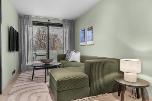Tromsdalen Apartment | The green lounge - a lovely home with free indoor parking!