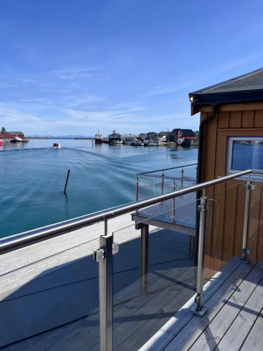 Ballstad Hostel | The Harbour House, dorm and twin, selfservice hostel