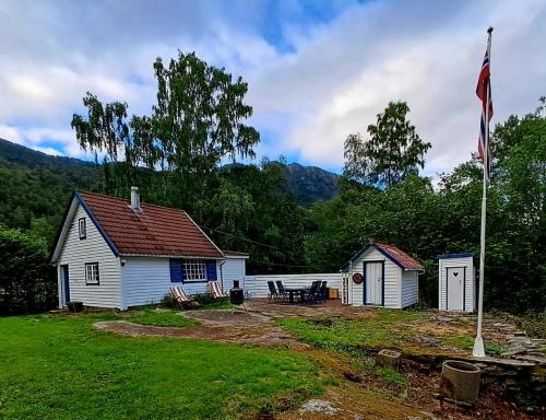 Vindafjord House | The Old Cabin