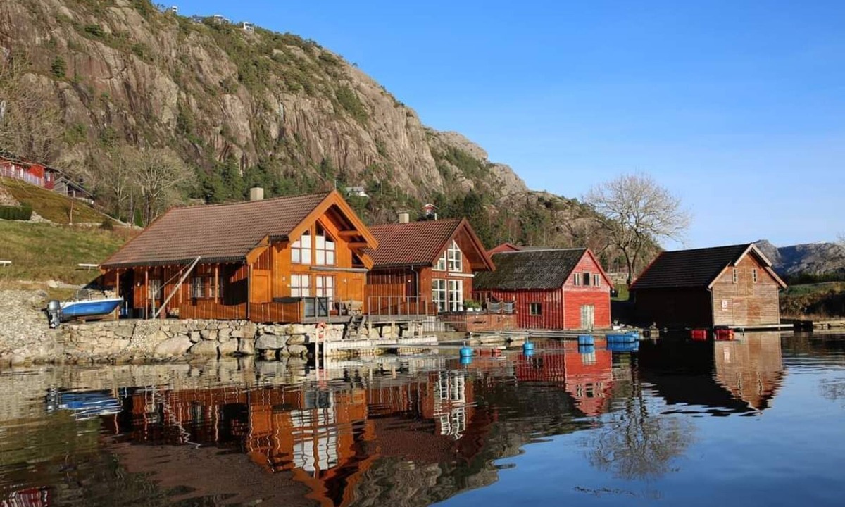 Forsand Cottage | The pearl of the Lysefjord - the boathouse at Prekestolen