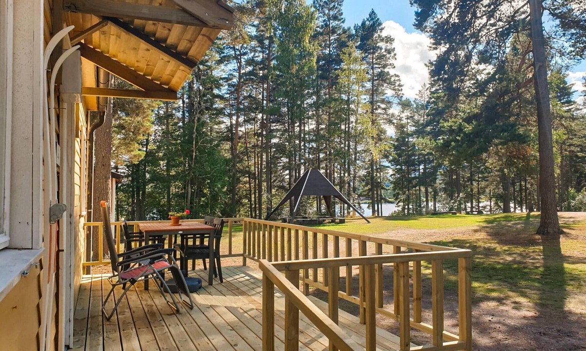 Grasmark House | This modern vacation home welcomes you in Gräsmark, just a few meters from the lake.