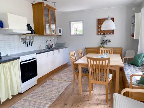 Valdemarsvik House | Three Bedroom Farm Cottage Lake Access and Free Boat