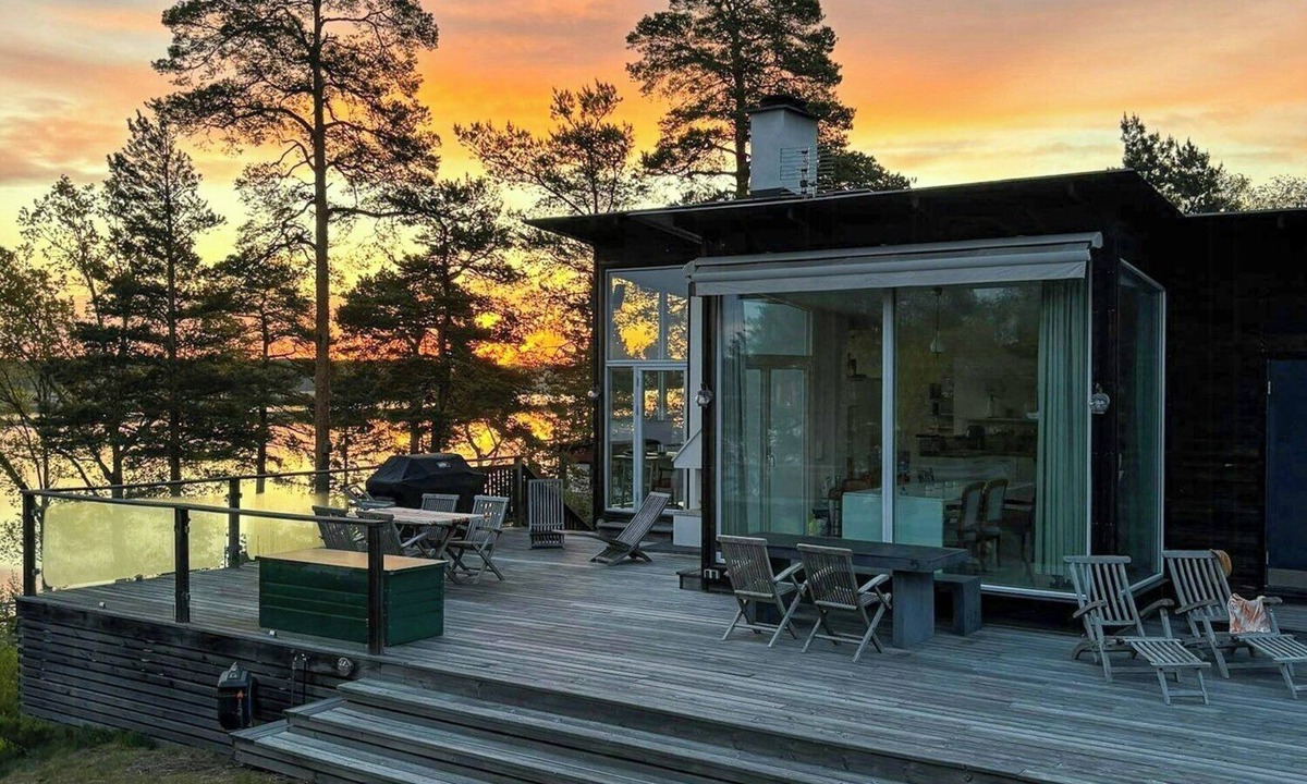 Norrtalje House | Three houses with sea views and hot tub