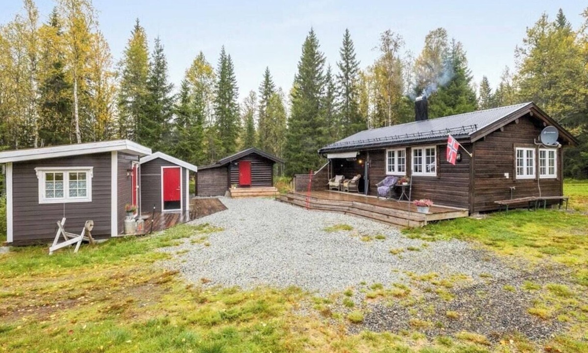 Lierne House | Timber cabin by trout river in Lierne