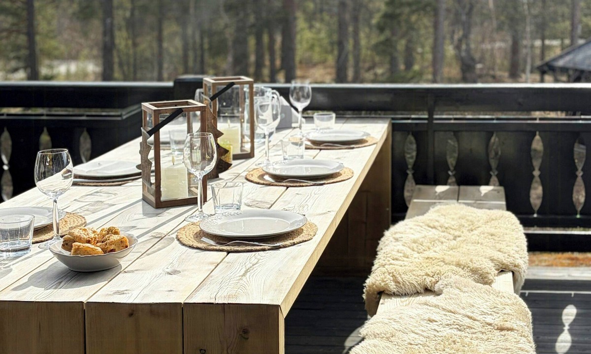 Bjorli House | Timber cabin with hot tub by ski tracks