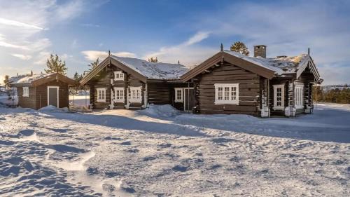 Rollag House | Timber Cabin With Hot Tub And Ski Runs In Veggli