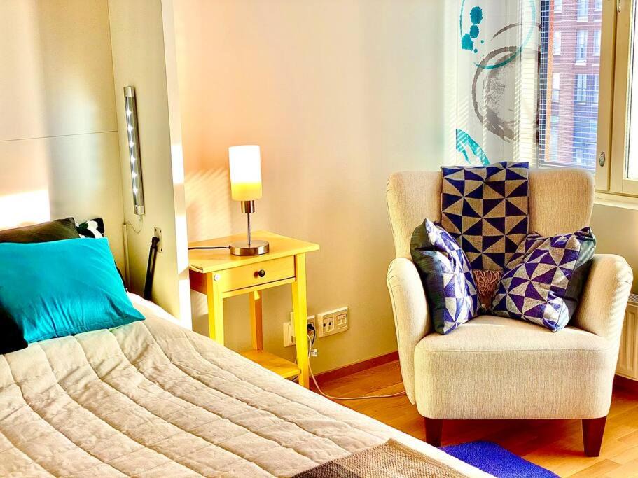 Vantaa Apartment | To LuxStudio KARNEOLI From Helsinki Airport 6 min, to City 27min, Free Parking in Kivistö