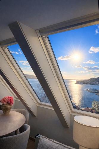 Bergenhus Apartment | Top Floor Apt with Stunning Fjord View - Walk to Bryggen