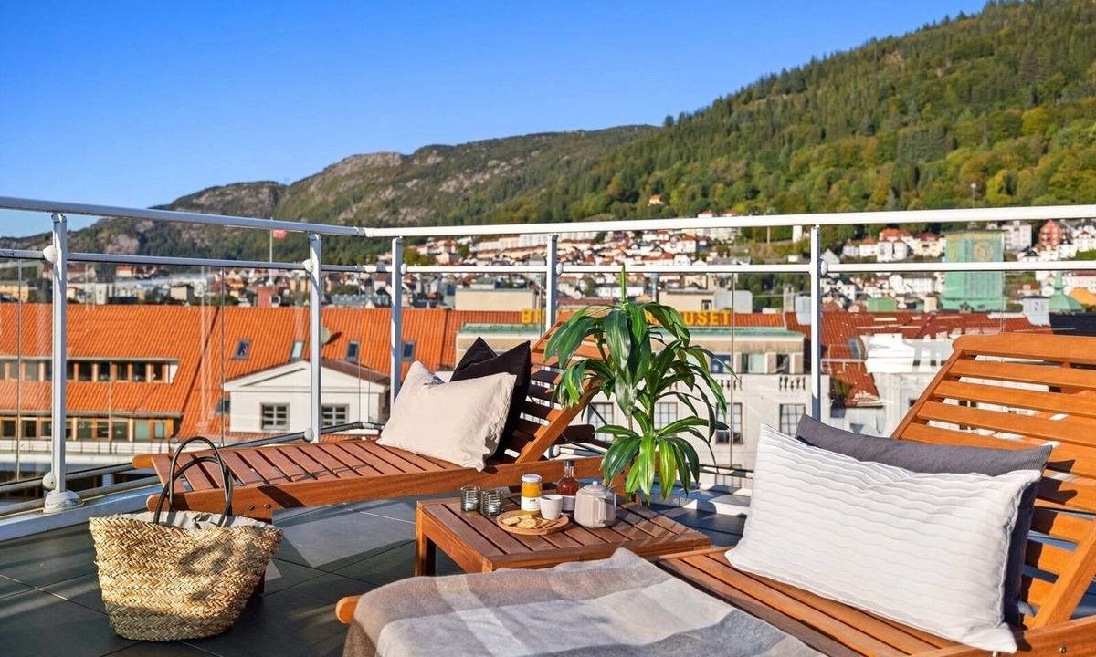 Bergen City Centre Apartment | Top-Floor Gem with City Views