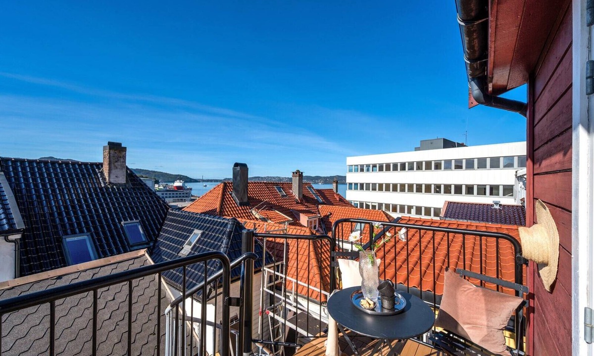 Bergenhus Apartment | Toppleilighet på Sandviken med balkong