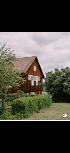 Arbra House | Träslottets härbre
