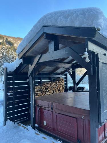 Vossestrand House | Traditional Cabin - Free parking, Sauna & View