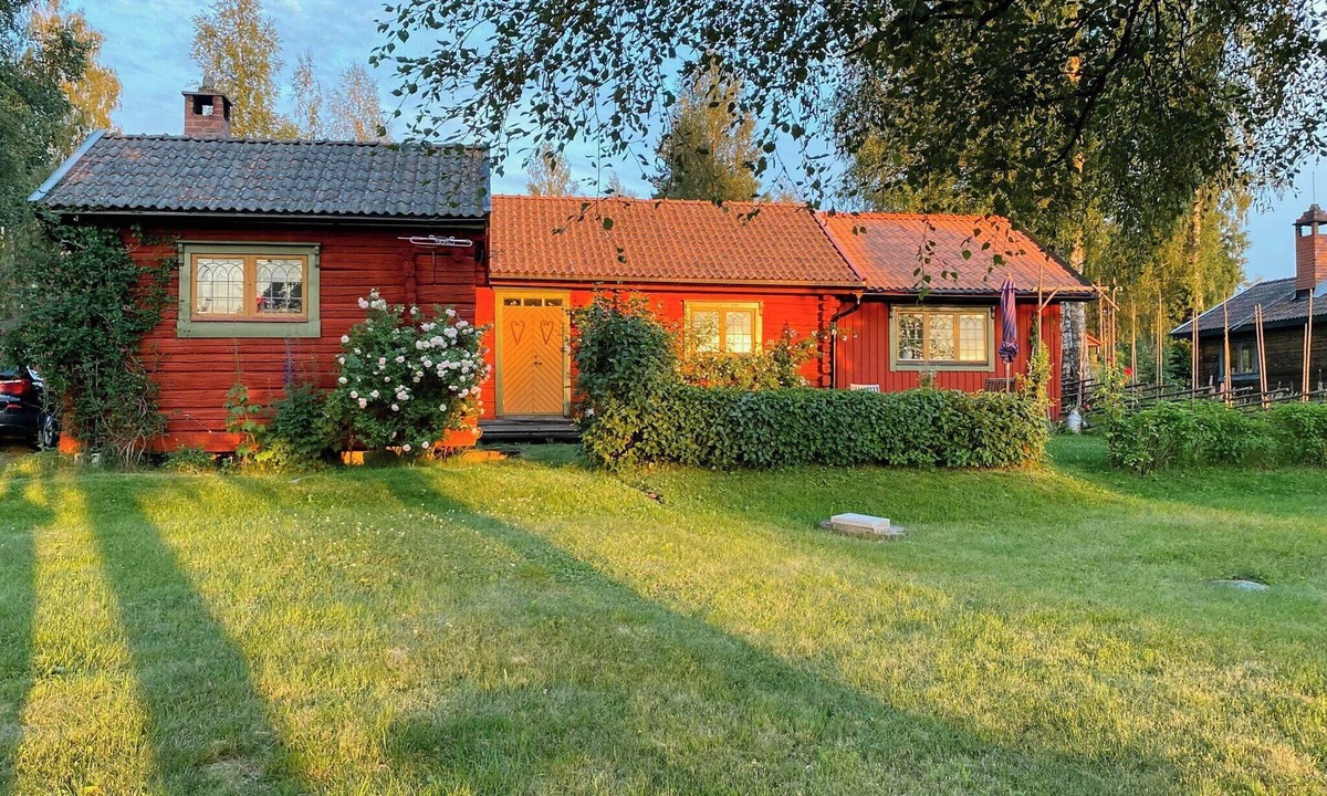 Solleron House | Traditional Dalarna cottage with Lake Siljan views