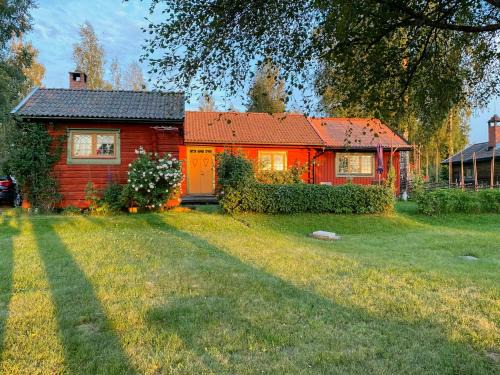 Solleron House | Traditional Dalarna Cottage With Lake Siljan Views